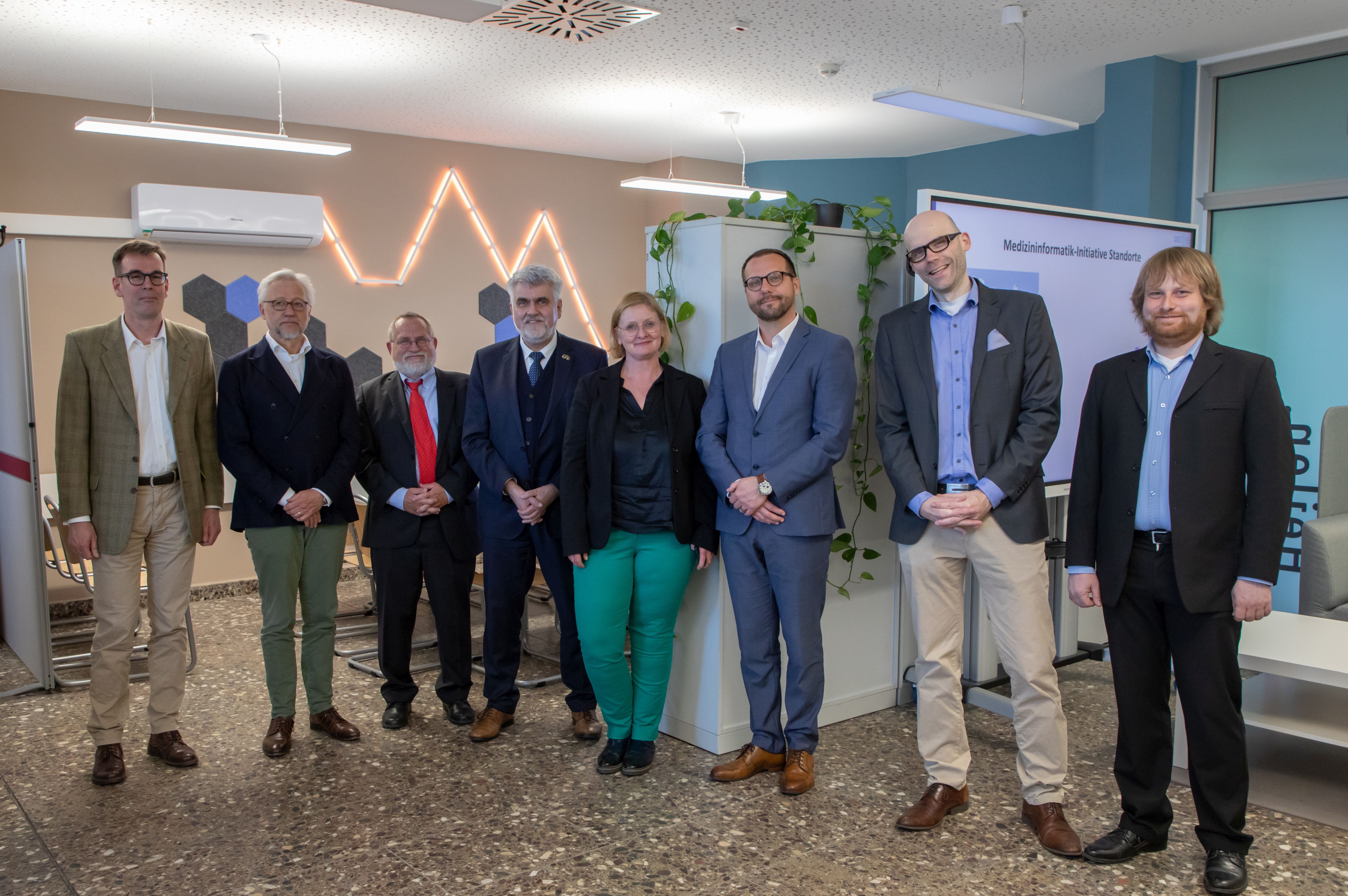 DIZ-Besuch von Wissenschaftsminister Prof. Dr. Armin Willingmann_Melitta Schubert UMMD